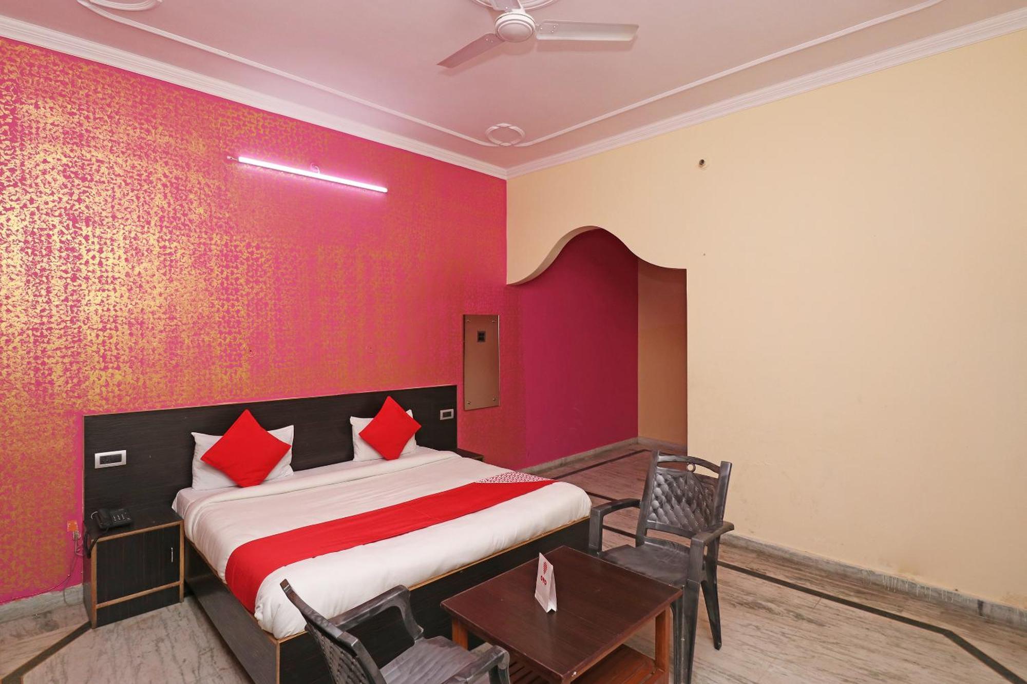 Hotel Spot On Everest Lucknow