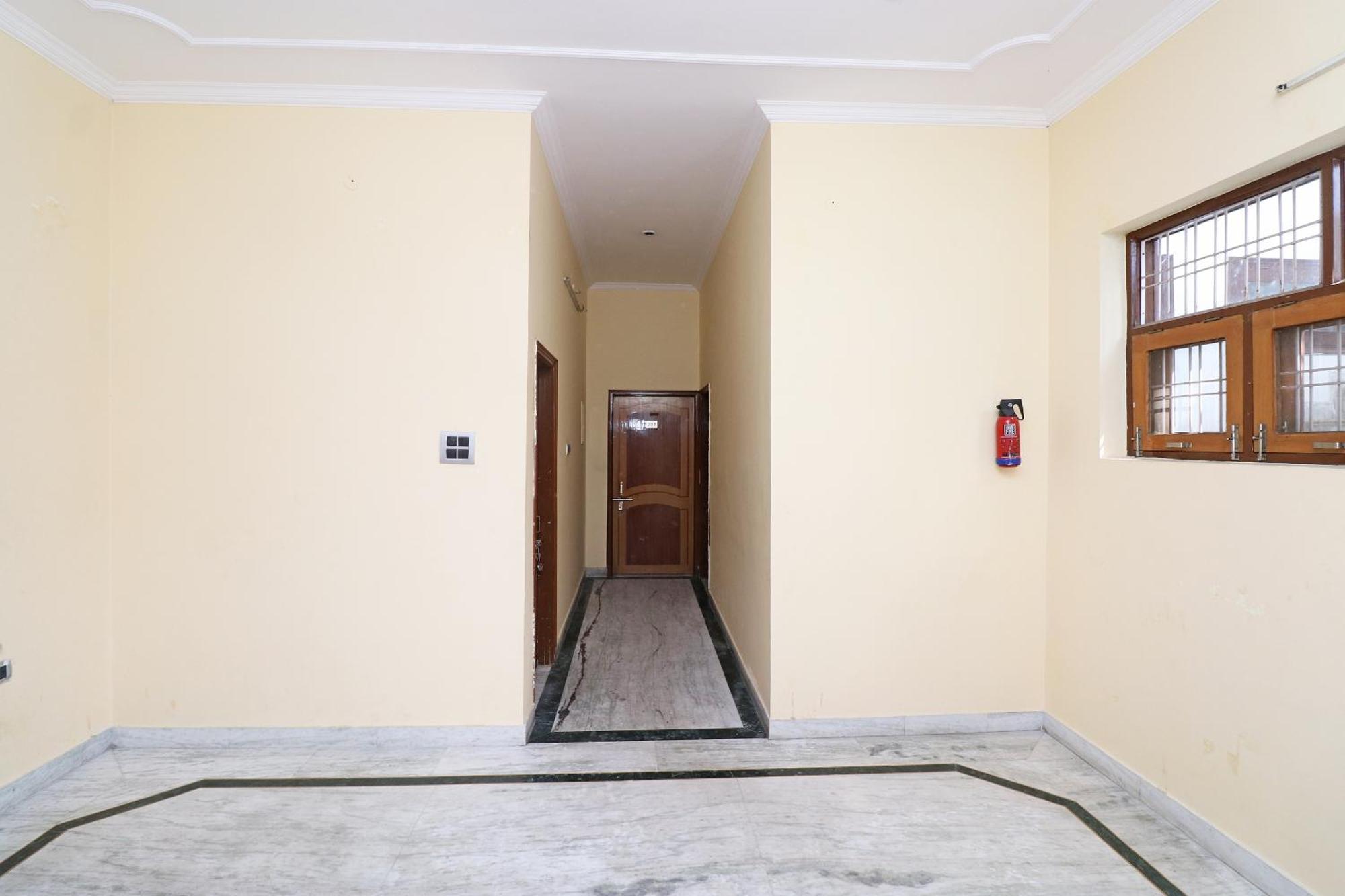 Spot On Everest Hotel